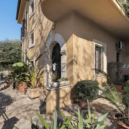 Via T Da Vico 11 House