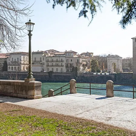 Via T Da Vico 11 House * Werona